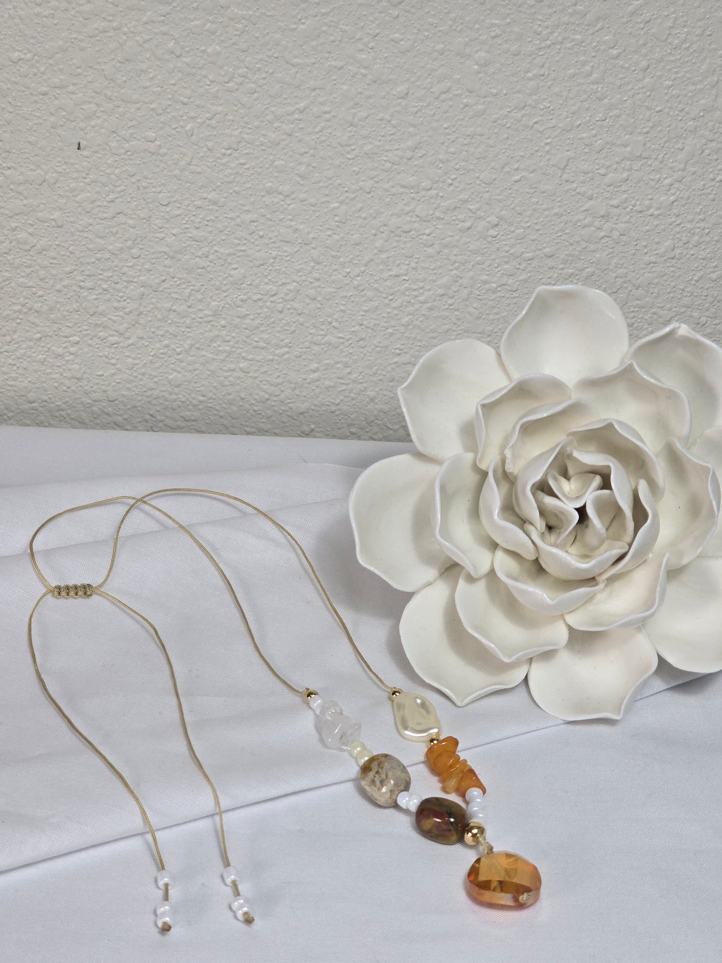 PETAL GLOW NECKLACE