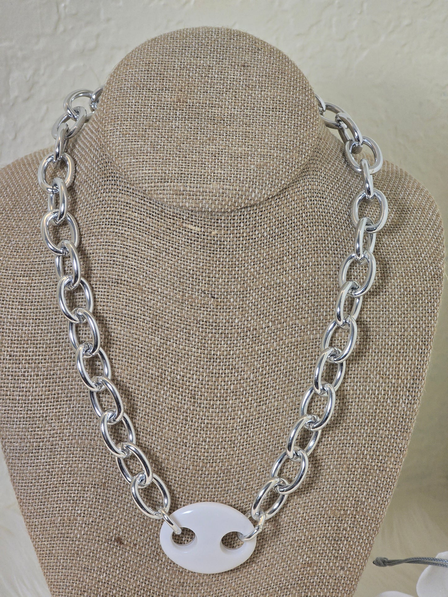 WHITE GLOW CHAIN SET