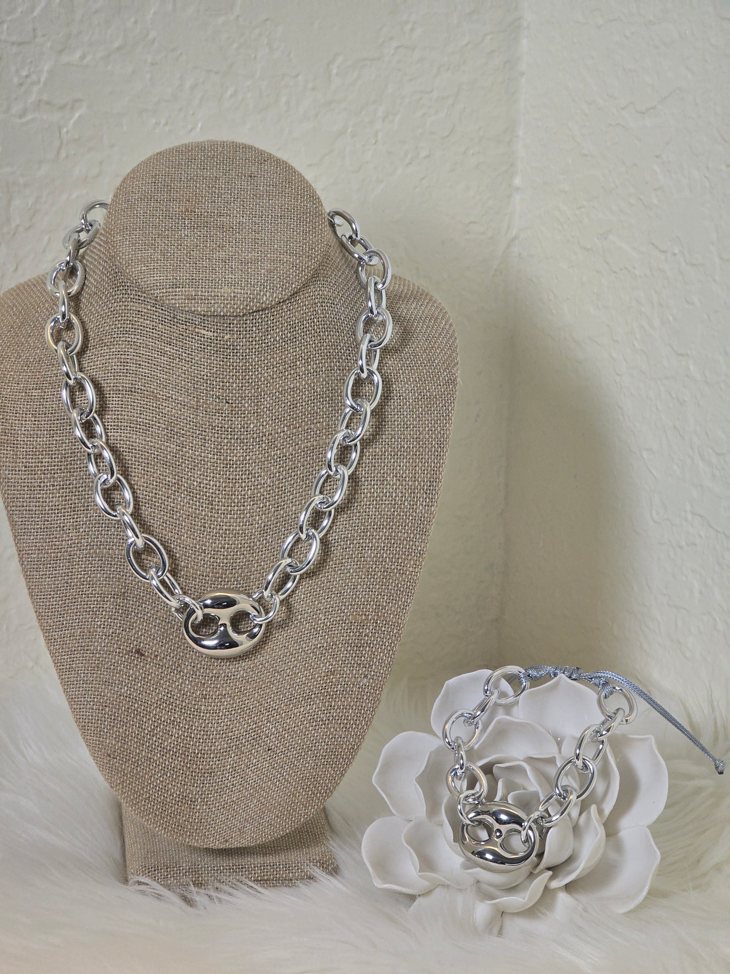SILVER GLOW CHAIN SET