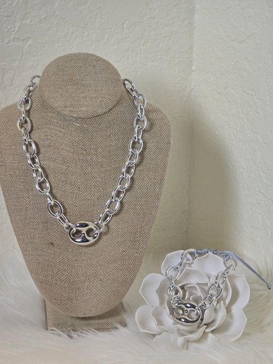 SILVER GLOW CHAIN SET