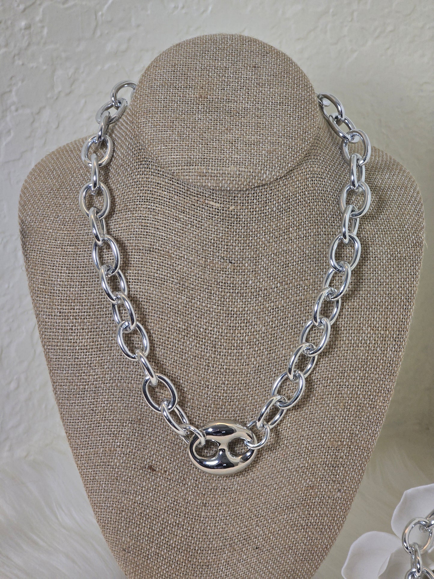 SILVER GLOW CHAIN SET